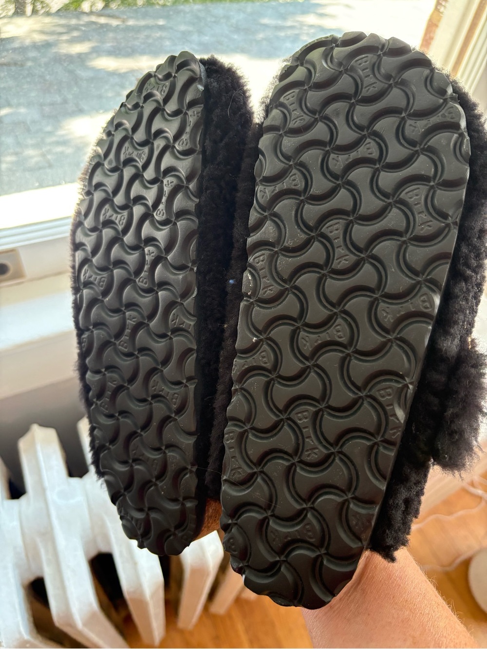 Boston Teddy Shearling Big Buckle in Black NWT - Picture 4 of 4